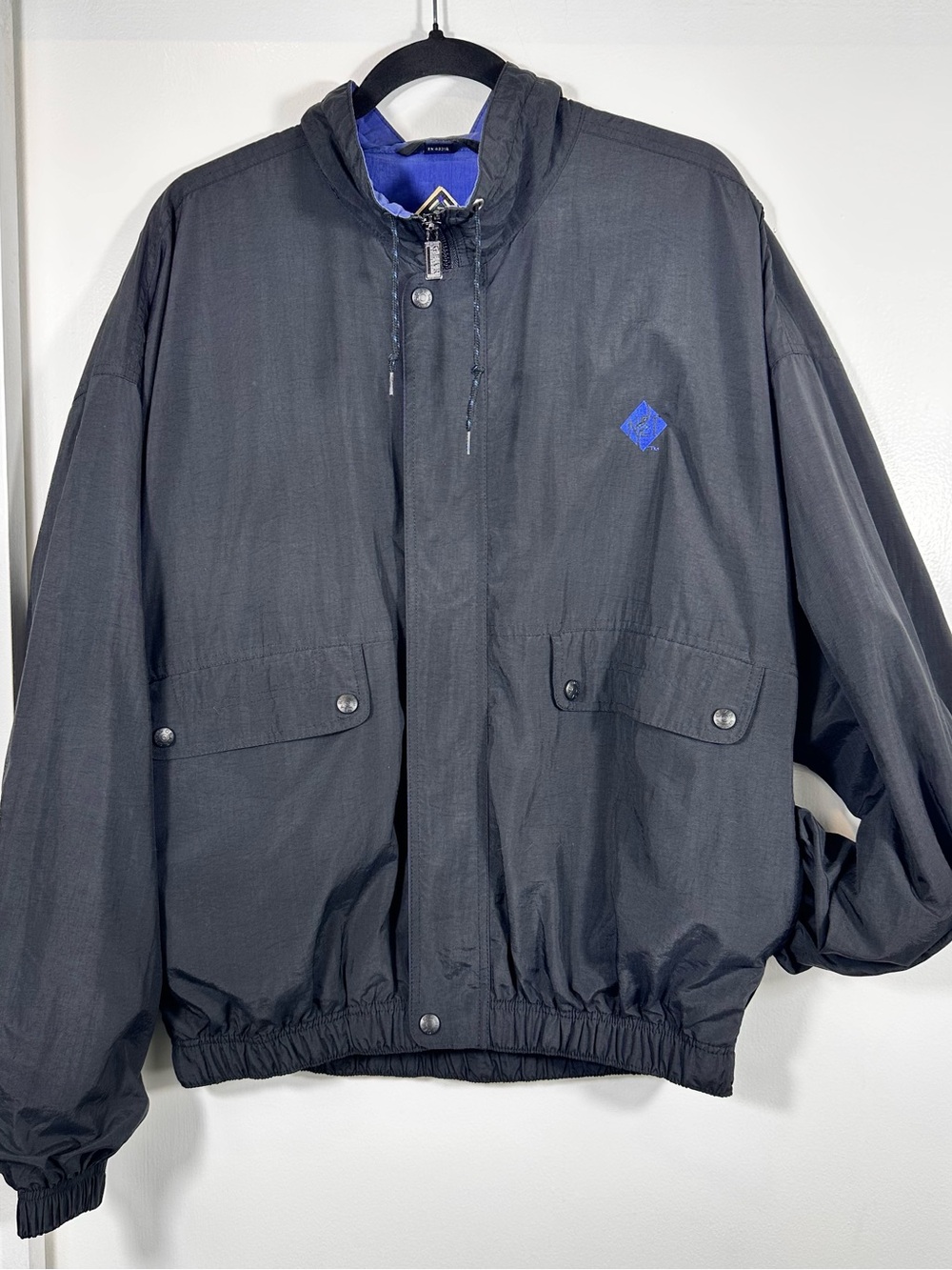 VTG 1990s style Gear For Sports Black Windbreaker with Blue Lining and Logo